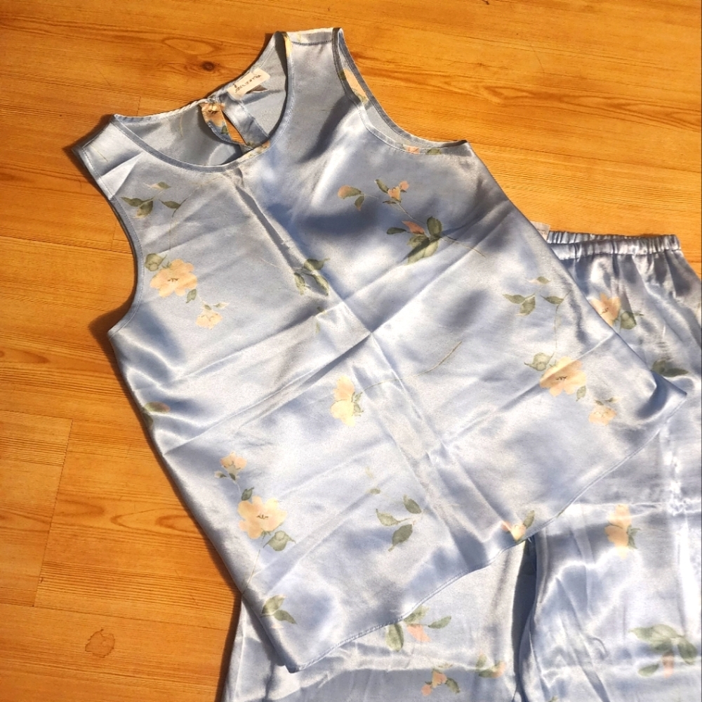 Jones New York Women's Two-Piece Pajamas - Picture 3 of 13